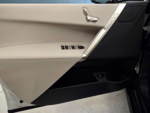 Used 2023 BMW iX xDrive50 image 16