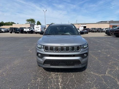 Used 2023 Jeep Compass Latitude AWD/4WD image 3