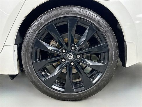 Used 2017 Nissan Maxima SR w/ Midnight Edition image 29