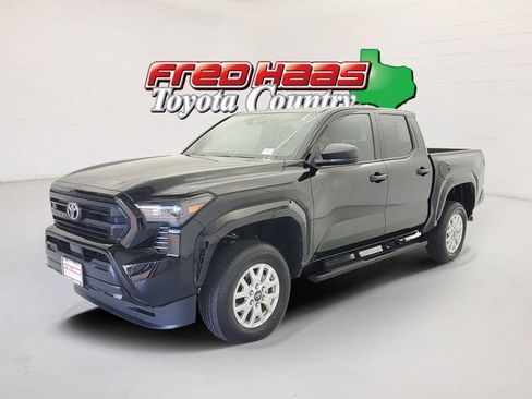 Used 2025 Toyota Tacoma SR RWD image 1