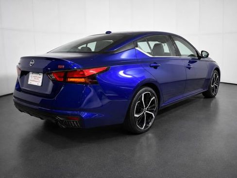 Used 2024 Nissan Altima 2.5 SR w/ SR Premium Package FWD image 4