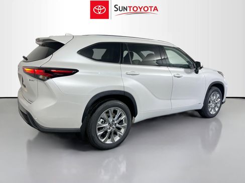 New 2026 Toyota Highlander Limited image 4