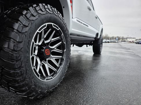 New 2026 Ford F250 Lariat w/ Black Appearance Package image 24