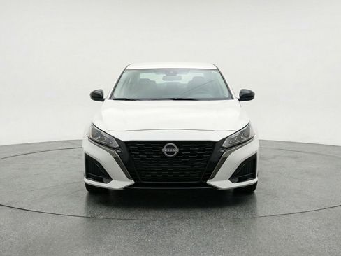 Used 2025 Nissan Altima 2.5 SV image 2