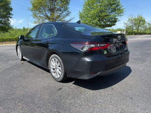 Used 2021 Toyota Camry LE image 4