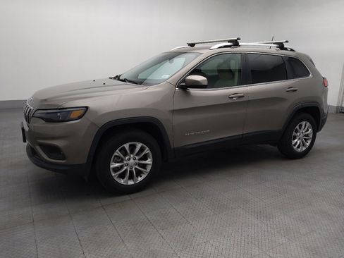 Used 2019 Jeep Cherokee Latitude w/ Cold Weather Group AWD/4WD image 2