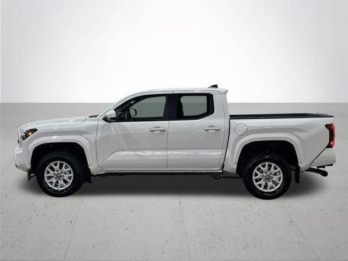 Used 2024 Toyota Tacoma SR5 AWD/4WD image 13