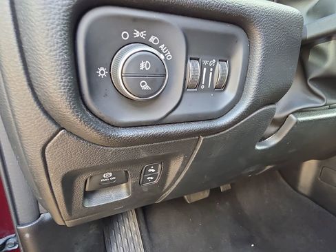 Used 2025 RAM 1500 Big Horn AWD/4WD image 4