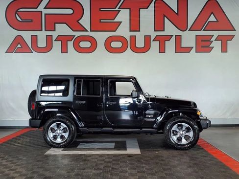 Used 2017 Jeep Wrangler Unlimited Sahara w/ Connectivity Group AWD/4WD image 1