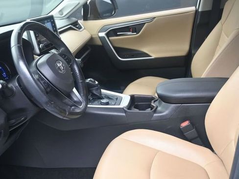 Used 2020 Toyota RAV4 Limited AWD/4WD image 14