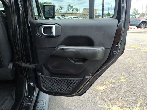 Used 2022 Jeep Wrangler Unlimited Sahara w/ LED Lighting Group AWD/4WD image 27