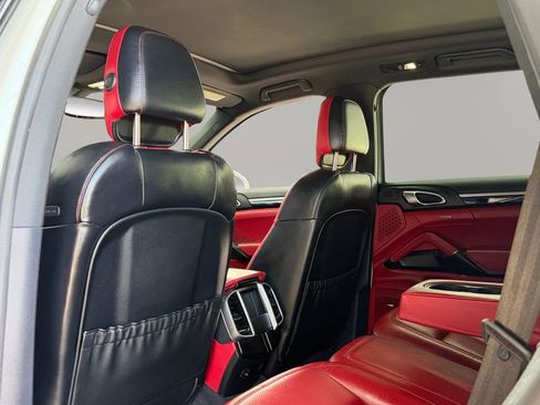 Used 2018 Porsche Cayenne Platinum Edition w/ Premium Package image 26