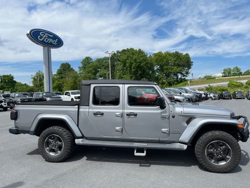 Used 2020 Jeep Gladiator Overland AWD/4WD image 4