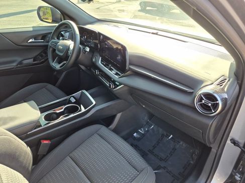 Used 2025 Chevrolet Equinox LT w/ Safety and Technology Package FWD image 22