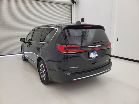 Used 2024 Chrysler Pacifica Limited FWD image 19
