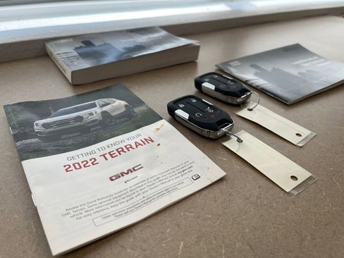 Certified 2022 GMC Terrain SLT w/ Infotainment Package II image 16