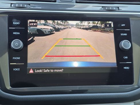 Used 2023 Volkswagen Tiguan SE w/ Panoramic Sunroof Package FWD image 24