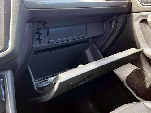 Used 2022 Volkswagen Tiguan SE R-Line image 29