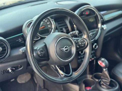 Used 2019 MINI Cooper 4-Door Hardtop w/ Signature Upholstery Package image 14