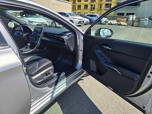 Used 2021 Toyota Avalon XLE w/ Carpet Mat Package (TMS) FWD image 12
