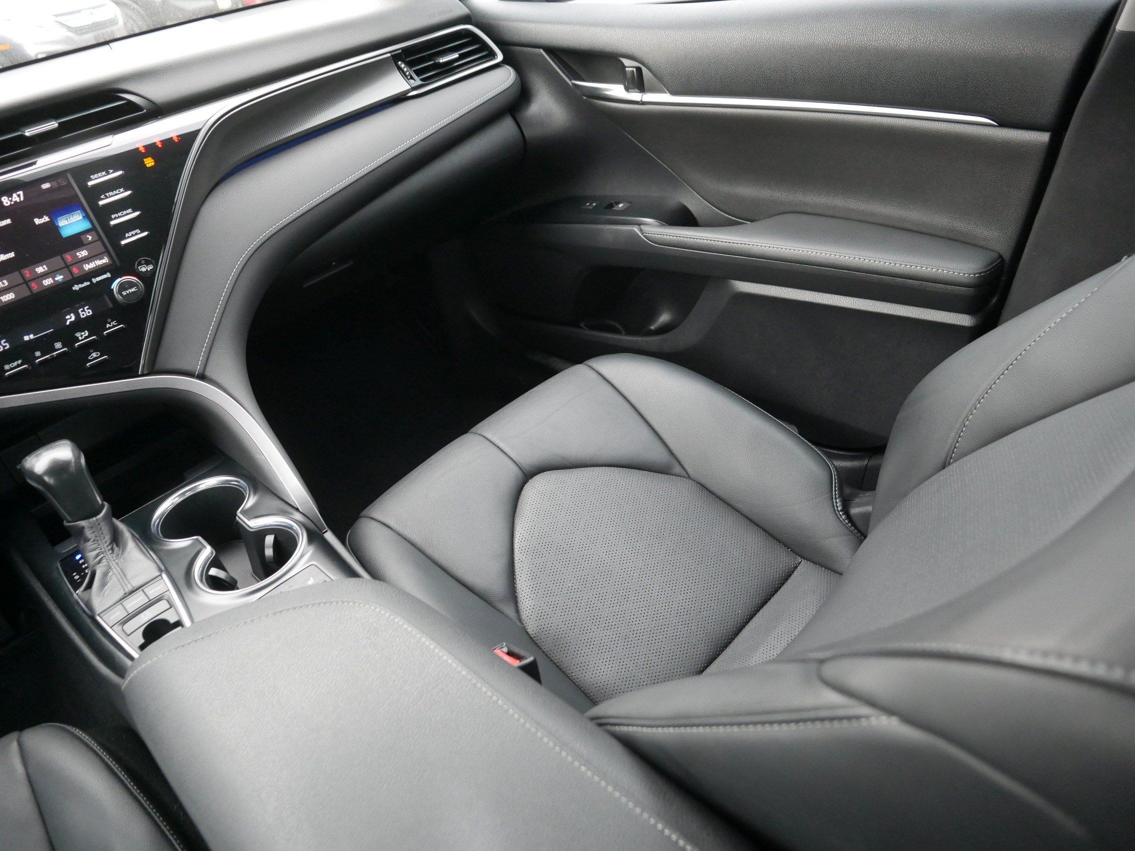 Used 2019 Toyota Camry XSE FWD image 11