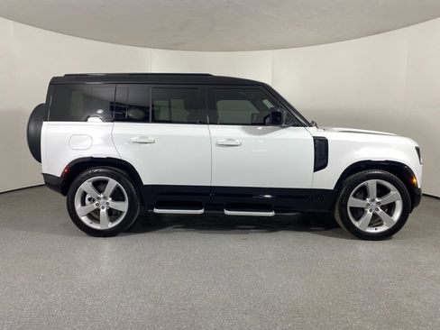 Used 2023 Land Rover Defender 110 X-Dynamic SE image 4