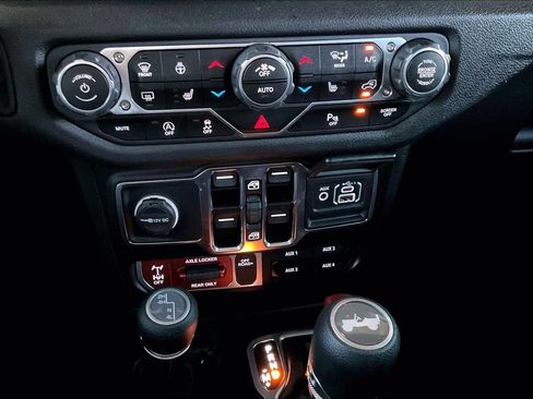 Used 2025 Jeep Wrangler Unlimited Sport AWD/4WD image 14