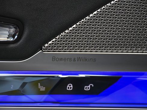 Used 2024 BMW 740i xDrive 740i xDrive image 12