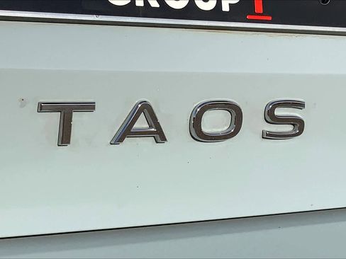 Used 2025 Volkswagen Taos SE image 31