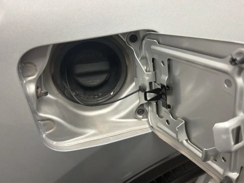 Used 2017 Nissan Rogue SV FWD image 28
