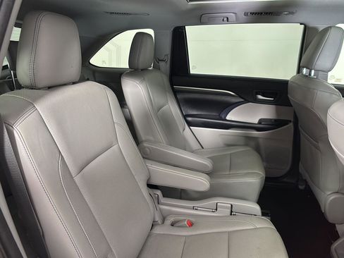 Used 2018 Toyota Highlander Limited Platinum AWD/4WD image 18