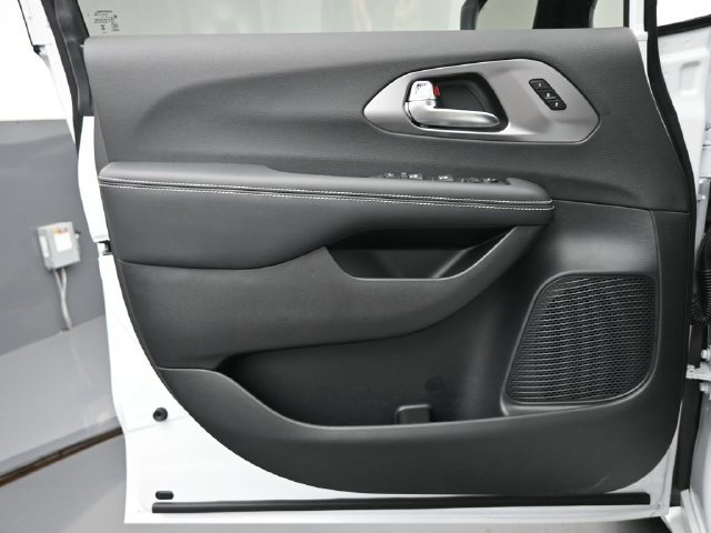 New 2025 Chrysler Pacifica Select w/ Uconnect Theater Family Group AWD/4WD image 12