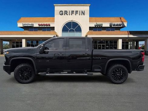 Used 2025 Chevrolet Silverado 2500 LTZ w/ LTZ Plus Package AWD/4WD image 10