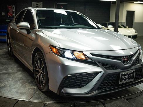 Used 2024 Toyota Camry SE FWD image 5