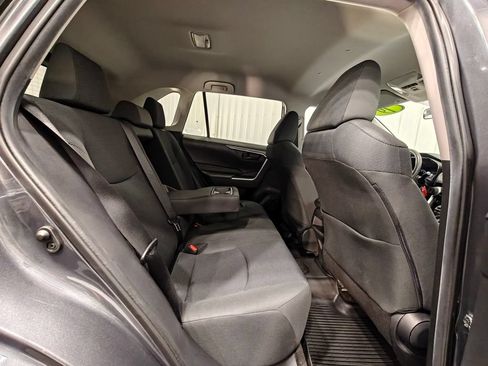 Used 2019 Toyota RAV4 LE w/ All Weather Liner Package AWD/4WD image 18