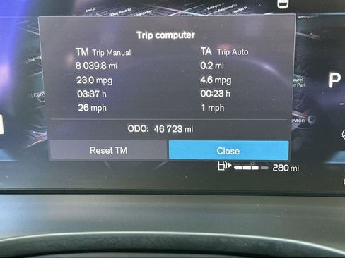 Used 2023 Volvo XC60 B5 Plus image 11