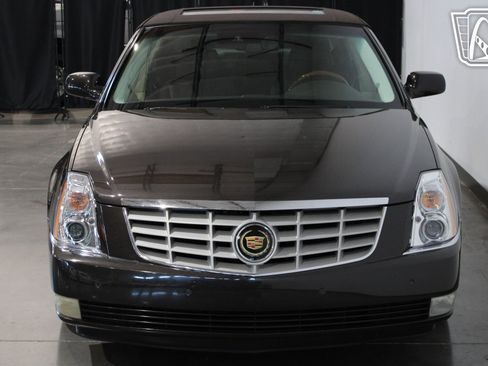 Used 2008 Cadillac DTS Performance w/ Platinum Edition image 10