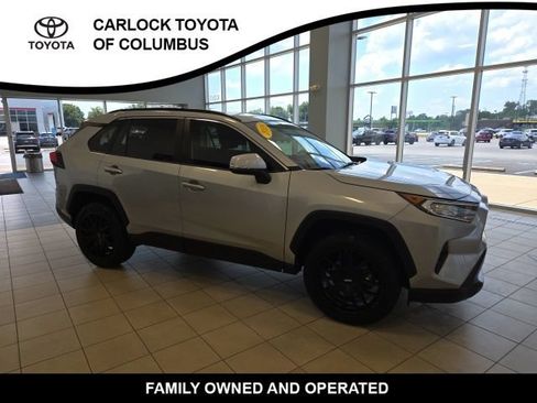 Used 2019 Toyota RAV4 XLE FWD image 6