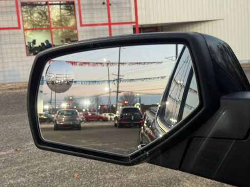 Used 2018 Chevrolet Silverado 1500 LT w/ Midnight Edition image 31