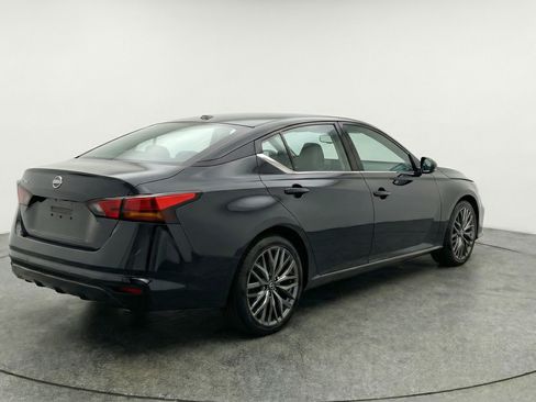 Used 2025 Nissan Altima 2.5 SV FWD image 9