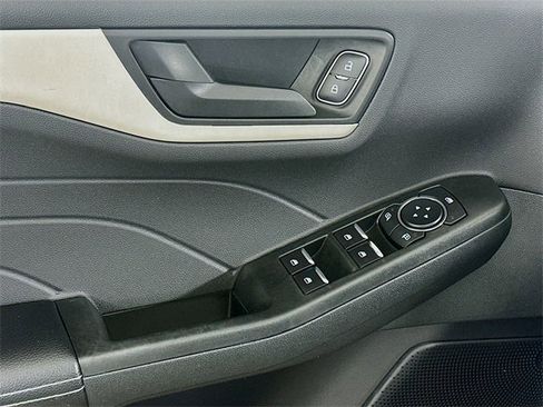 Used 2022 Ford Escape SE w/ SE Sport Appearance Package image 8