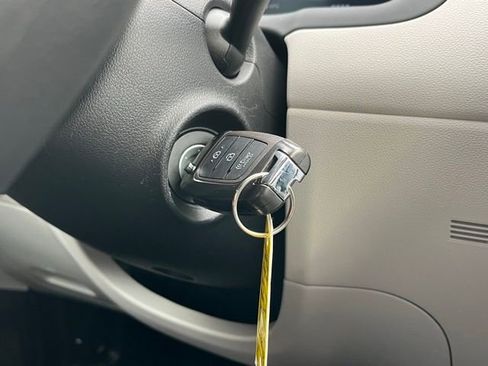 Used 2024 Hyundai Tucson SE image 16