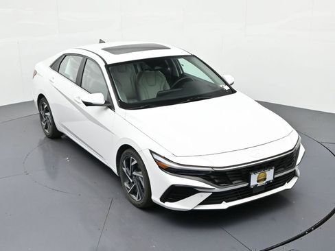 Used 2024 Hyundai Elantra Limited image 23