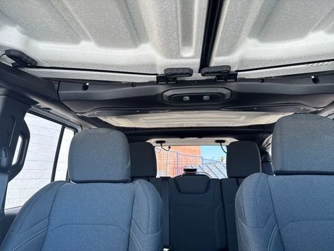 Used 2025 Jeep Wrangler Unlimited Sport AWD/4WD image 21