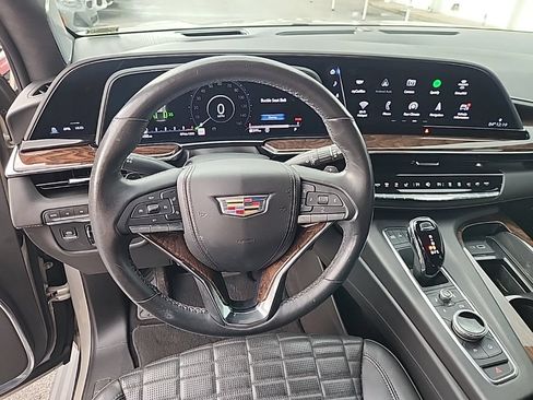 Used 2023 Cadillac Escalade ESV Sport Platinum w/ LPO, ONYX Package AWD/4WD image 5