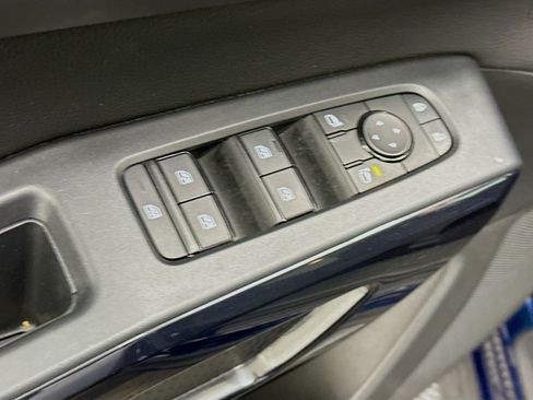 Used 2025 Nissan Pathfinder SV AWD/4WD image 15