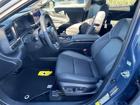 Used 2025 Toyota Crown Platinum image 22