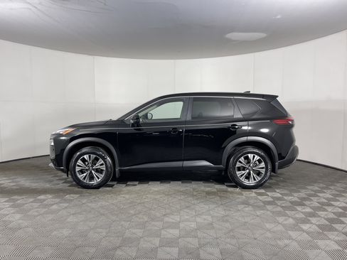 Used 2023 Nissan Rogue SV image 3