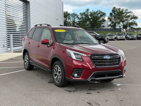 Used 2023 Subaru Forester Premium AWD/4WD image 5