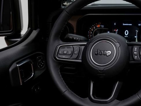 Used 2025 Jeep Wrangler Unlimited Rubicon w/ Technology Group image 54